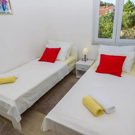 Apartment Moderne In Privlaka Mit Grill Und Garten