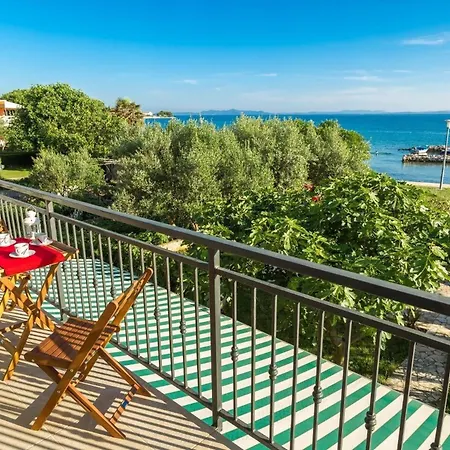 Moderne In Privlaka Mit Grill Und Garten Apartment *